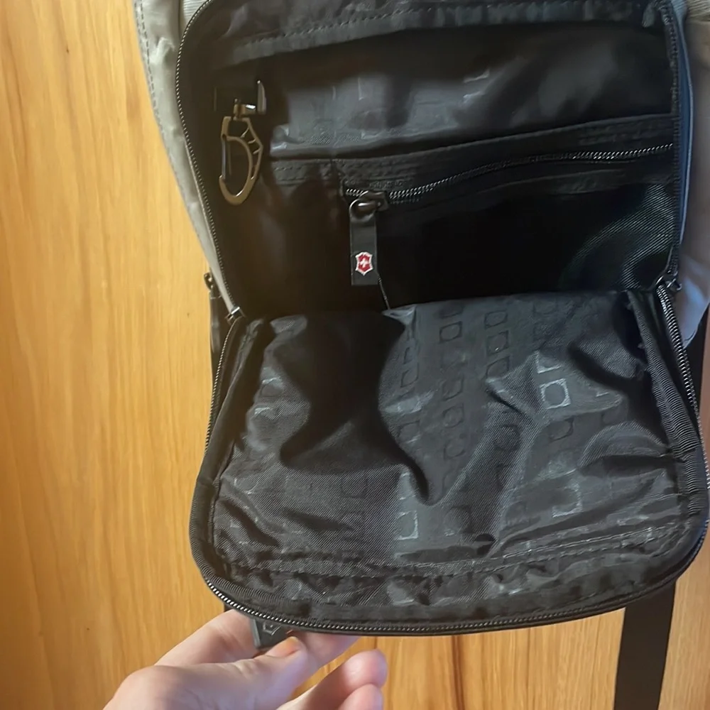 NWOT Victorinox Flex Pack 11